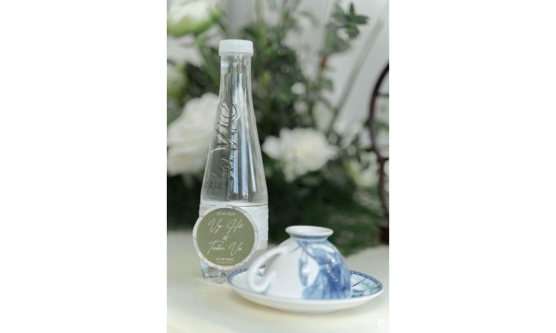 Mẫu in tem dán chai nước đám cưới xanh nhẹ nhàng