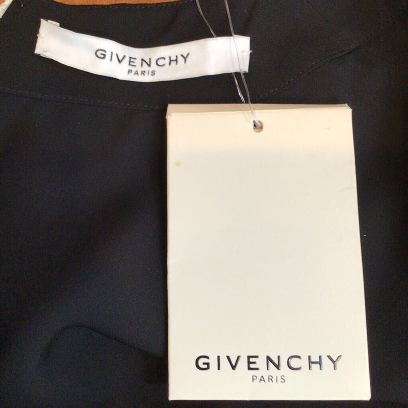 Mẫu mác quần áo thương hiệu nổi tiếng Givenchy