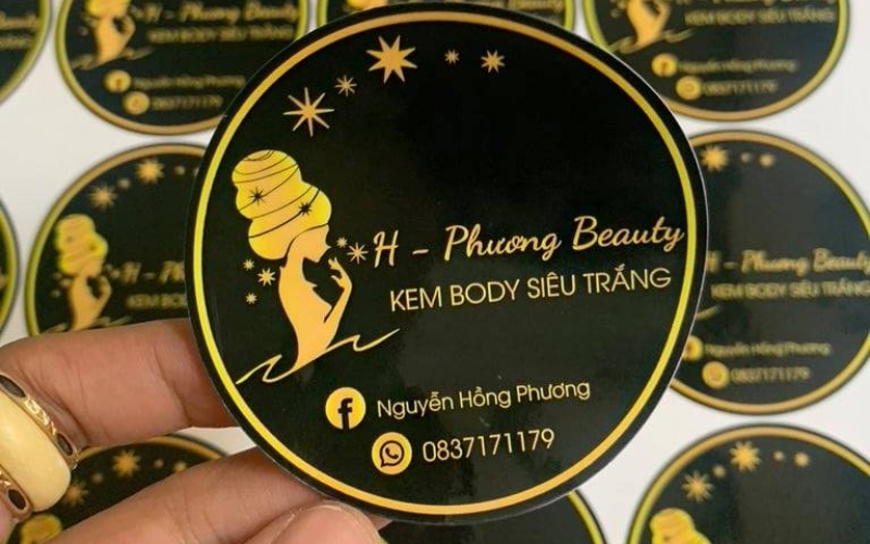 Mẫu tem kem body trắng vàng tối giản 