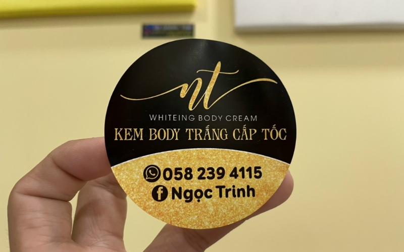 Tem kem body tông màu đen - vàng phủ kim tuyến cao cấp