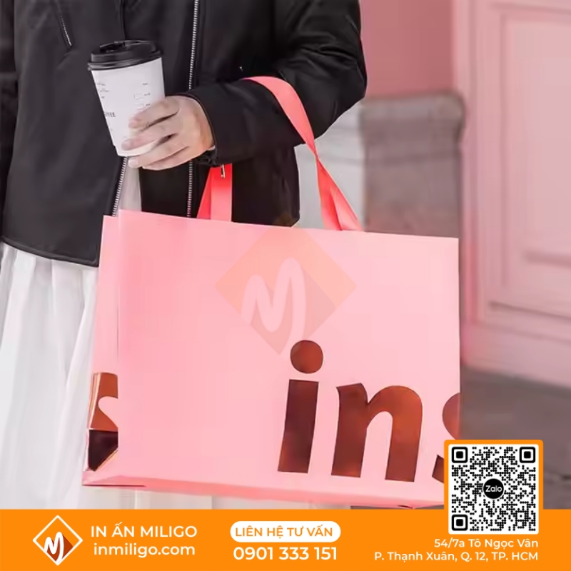 Túi giấy màu hồng