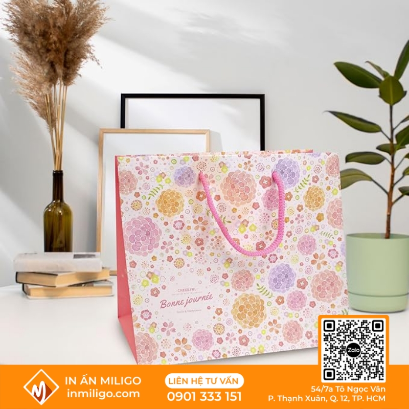 Túi giấy màu hồng