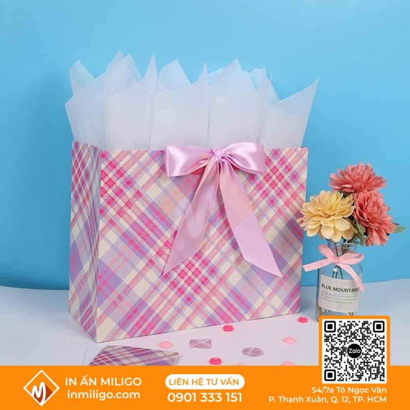 Túi giấy màu hồng