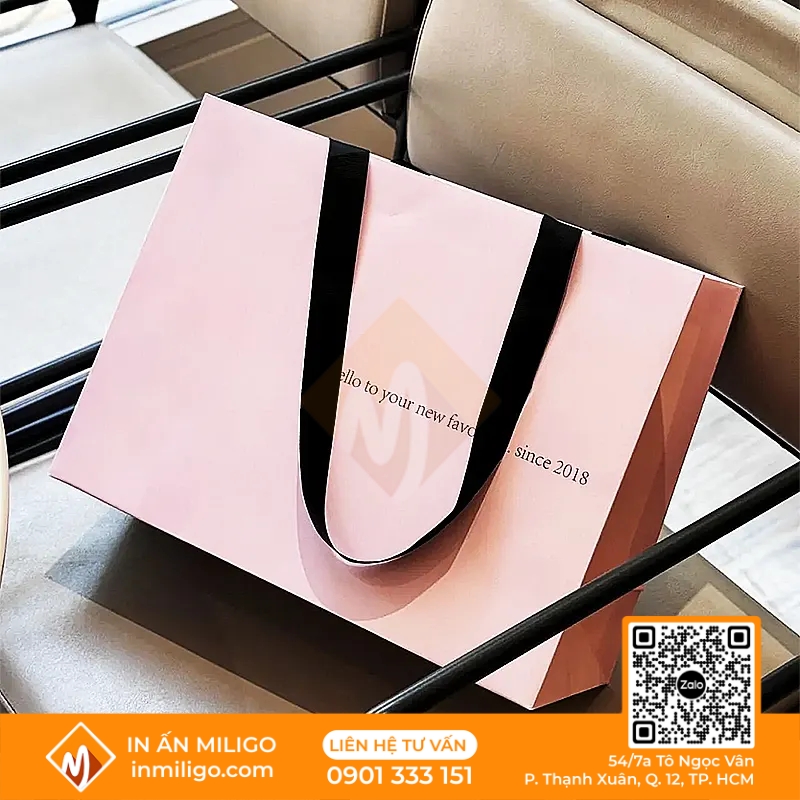 Túi giấy màu hồng