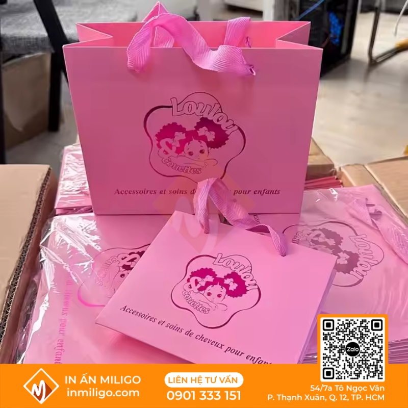 Túi giấy màu hồng