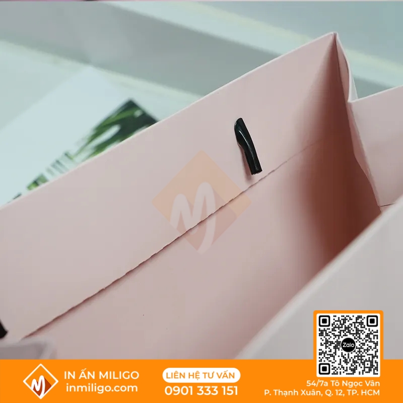 Túi giấy màu hồng