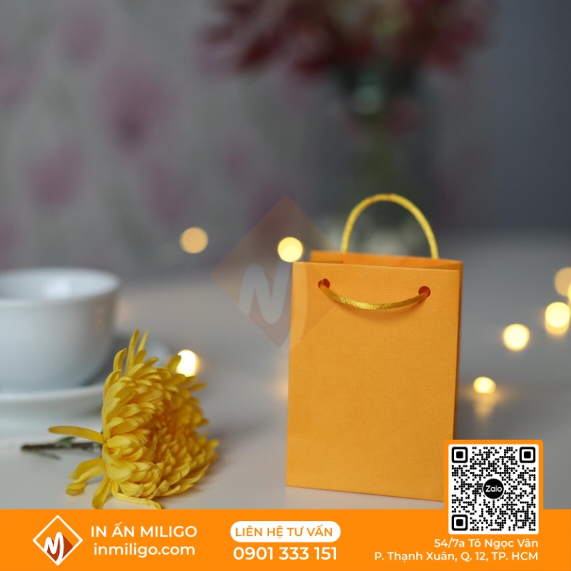túi giấy màu vàng