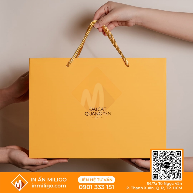 túi giấy màu vàng