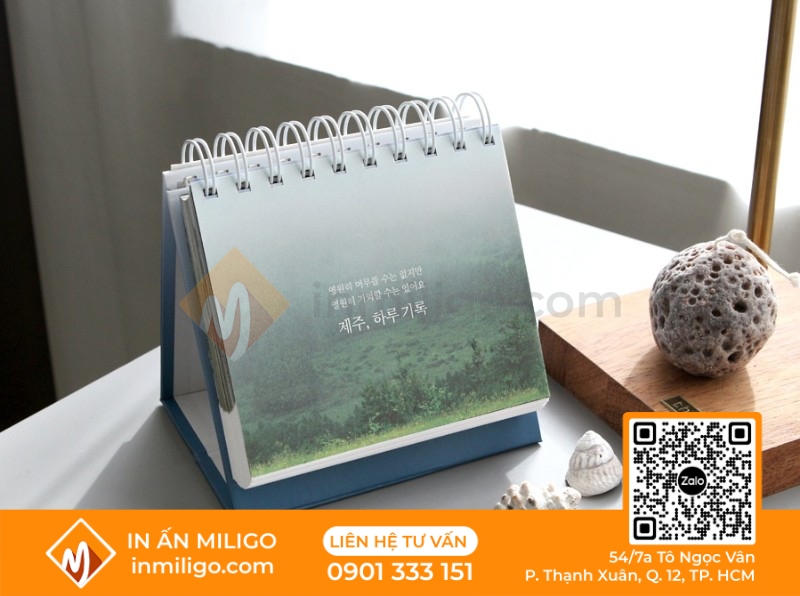 lịch để bàn chữ a